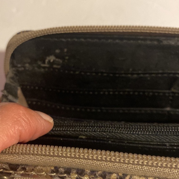 GUC. Nine West snakeskin style wallet. - Picture 7 of 13